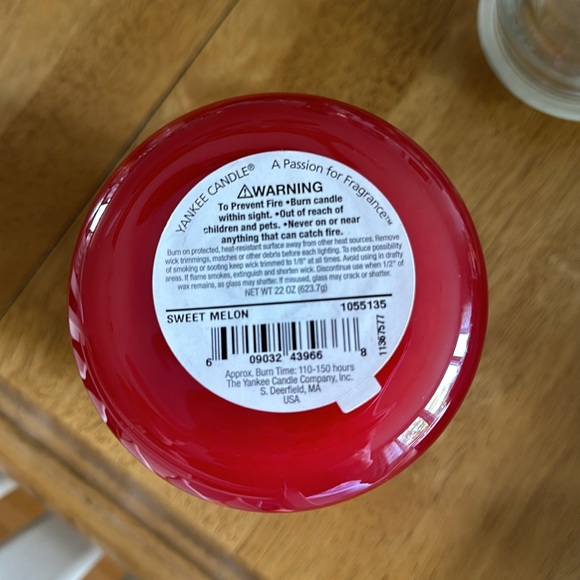 Yankee Candle Large Jar Sweet Melon - Picture 3 of 3